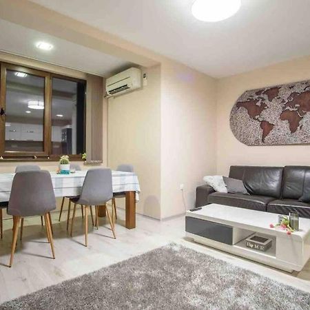 Sunny Spacious Apartment In A Great Location Kazanlŭk Exterior foto