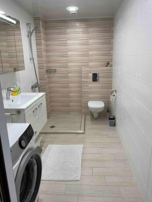 Sunny Spacious Apartment In A Great Location Kazanlŭk Exterior foto